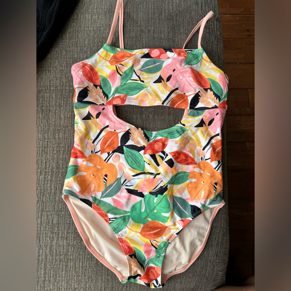 ROATAN Girl’s Swimsuit - XL 14-16